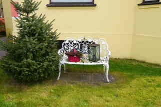 Rasen mit Bank Rasen mit Bank